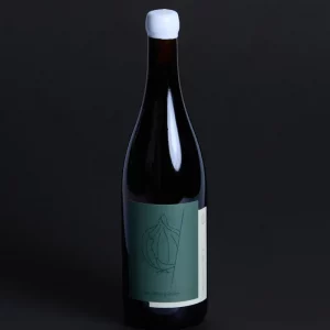 Ein Wein mit Haltung &ndash; klar, lebendig, mit elegantem S&auml;urespiel. Der Wei&szlig;burgunder vom rheinhessischen Winzer Daniel Mattern begleitet unsere K&uuml;che nicht ohne Grund: Er passt sowohl solo als auch als feine Begleitung zu Fisch, Gem&uuml;se & hellen Saucen.